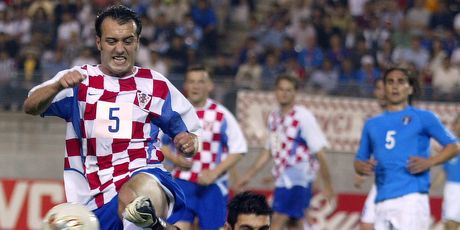 Milan Rapaić protiv Gigija Buffona (Foto: AFP)