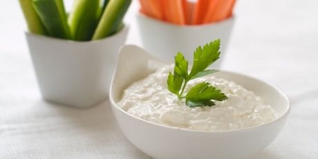 Dip od zrnatog sira