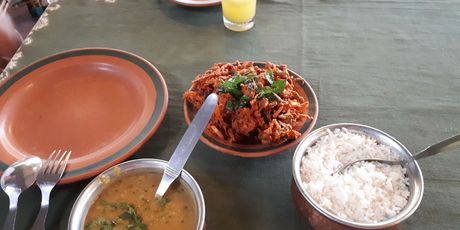 Pakora, riža i dahl