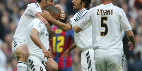 Ronaldo, Ivan Helguera, Raul Gonzalez i Zinedine Zidane (Foto: AFP)