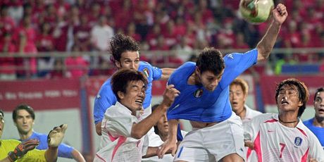 Christian Vieri postiže pogodak Koreancima (Foto: AFP)