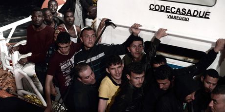 Spašavanje migranata (Karpov / SOS MEDITERRANEE / AFP)