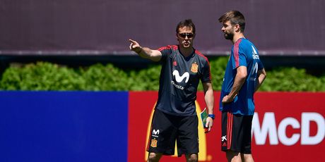 Julen Lopetegui i Gerard Pique (Foto: AFP)