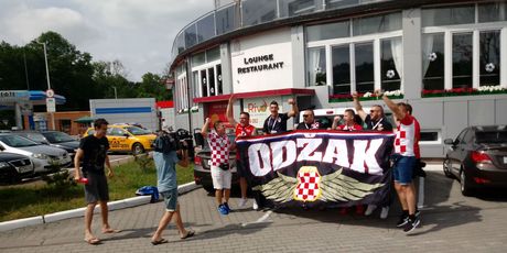 Hrvatski navijači u Kalinjingradu (GOL.hr)