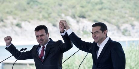 Zoran Zaev i Aleksis Tsipras (Foto: AFP)