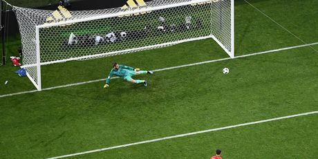 Cristiano Ronaldo zabija iz Penala (Foto: AFP)