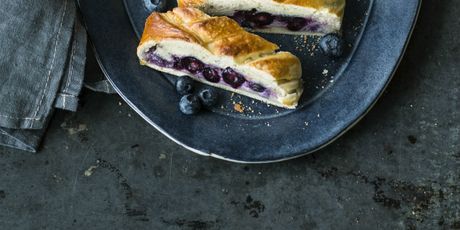 Mascarpone se može dodati i slatkom kruhu s borovnicama