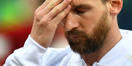 Messi se prima za glavu (Foto: AFP)
