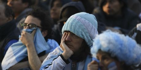 Razočarani argentinski navijači (Foto: AFP)