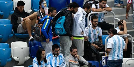 Razočarani argentinski navijači (Foto: AFP)
