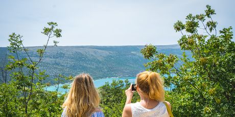Mjesto Vrana, pogled na Vransko jezero