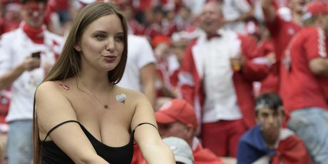 Danska navijačica (Foto: AFP)