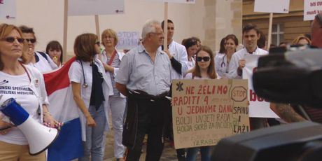Prosvjed liječnika na Markovu trgu (Foto: dnevnik.hr)