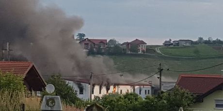Požar u prihvatnom centru za mgiranti u Velikoj Kladuši (Foto: Facebook/Draga Zlaja Topčagić) - 2