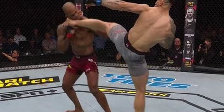 Rakićev nokaut (Foto: GOL.hr)