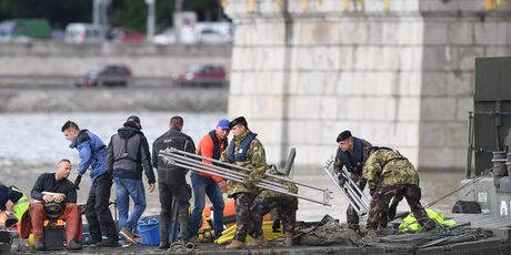 Mađarska policija istražuje nesreću za koju se vjeruje da je odnijela 28 života (Attila KISBENEDEK / AFP)
