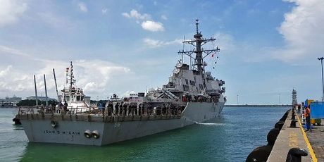 Ratni brod USS John McCain (Foto: AFP)