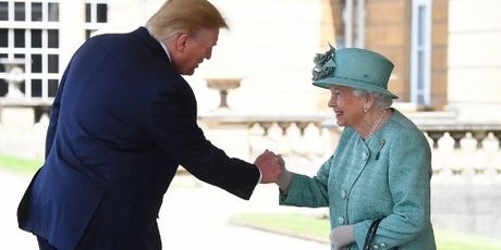 Donald Trump i Kraljica Elizabeta II. (Foto: AFP) - 4