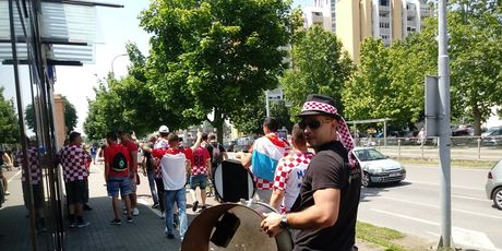 Hrvatski navijači na putu prema Gradskom vrtu (GOL.hr)