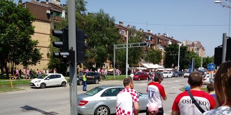 Hrvatski navijači na putu prema Gradskom vrtu (GOL.hr)