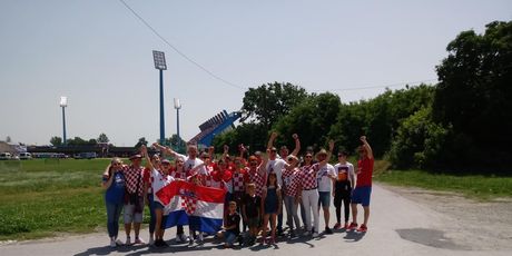 Hrvatski navijači na putu prema Gradskom vrtu (GOL.hr)