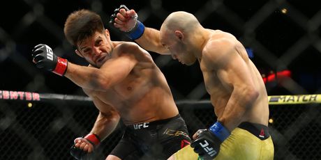 Cejudo udara Moraesa (Foto: AFP)