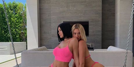 Kylie Jenner i Anastasia Karanikolaou (Foto: Instagram)