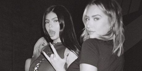 Kylie Jenner i Anastasia Karanikolaou (Foto: Instagram)