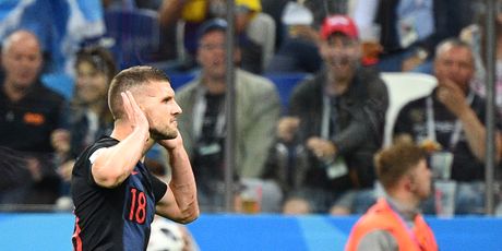 Ante Rebić slavi pogodak (Foto: AFP)