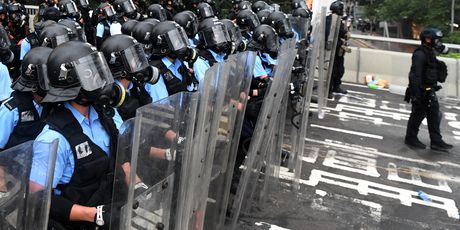 Policija bacila suzavac na prosvjednike u Hong Kongu (Foto: AFP) - 1