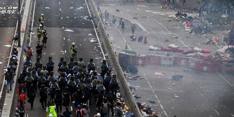 Policija bacila suzavac na prosvjednike u Hong Kongu (Foto: AFP) - 4