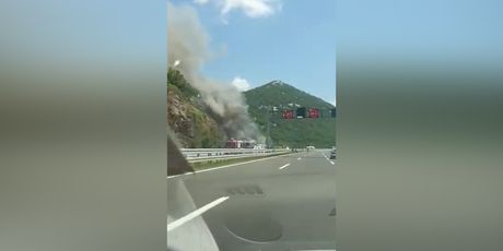 Na autocesti A6 zapalio se autobus (FOTO: Printscreen/Željka Mikulčić)