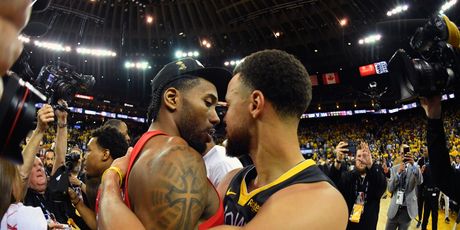Kawhi Leonard i Steph Curry (Foto: AFP)