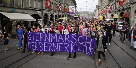 Švicarke izlaze na ulice (Foto: AFP)