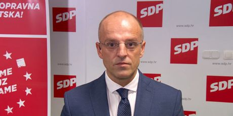 Mislav Bago razgovara s predsjednikom SDP-a Davorom Bernardićem (Foto: Dnevnik.hr) - 1