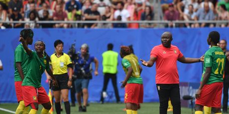 Skandal na utakmici Engleska - Kamerun (Foto: AFP)