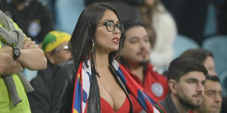 Paragvajska navijačica na Copi (Foto: AFP)