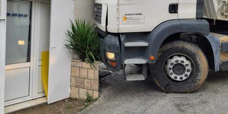 Kamion zapeo za kuću u Dubrovniku - 3