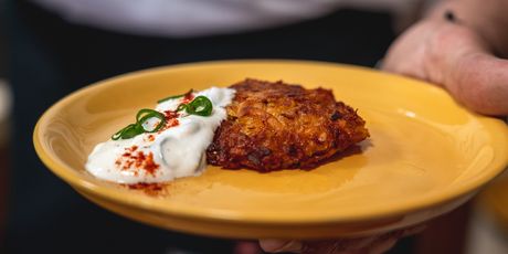 Rosti od krumpira s lukom i dimljenom paprikom