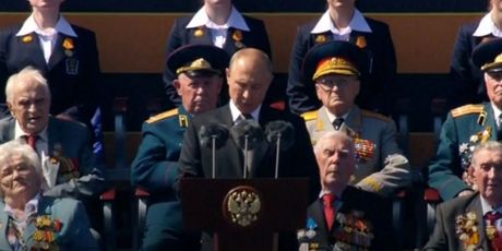 Vladimir Putin na vojnom mimohodu - 1