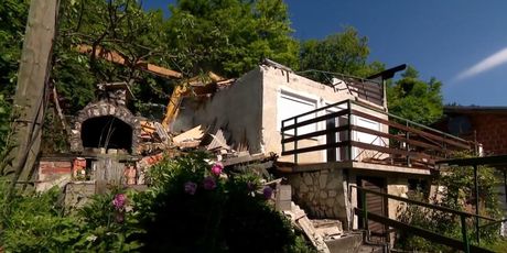 Rušenje kuće koja je stradala u potresu - 4