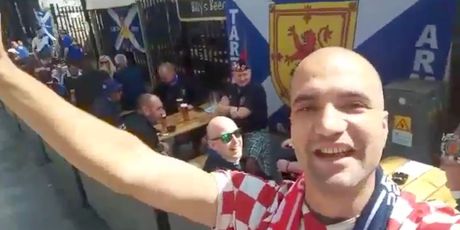 Duje i škotski navijači