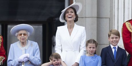 Kraljica Elizabeta, Kate Middleton, Louis, Charlotte i George