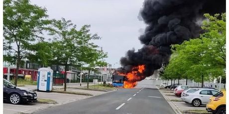 Požar autobusa u Novom Jelkovcu - 2