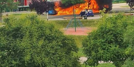 Požar autobusa u Novom Jelkovcu - 3