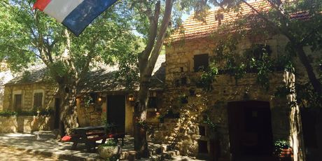 Kuća kamena, Pakovo selo - 1