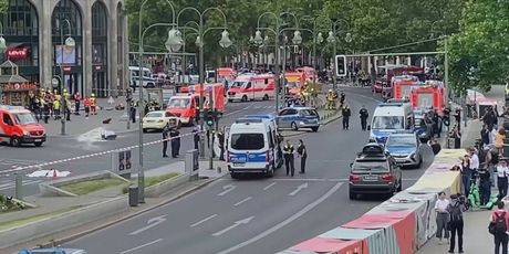 Njemačka: Zabio se autom u pješake - 2