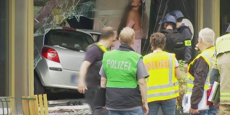 Njemačka: Zabio se autom u pješake - 5