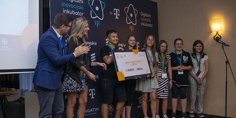 Tim iza ideje koja olakšava učenje - Smarty