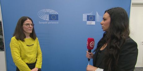 Maja Ljubić Kutnjak, v.d. voditeljice Ureda EP-a i Sara Duvnjak, reporterka Dnevnika Nove TV